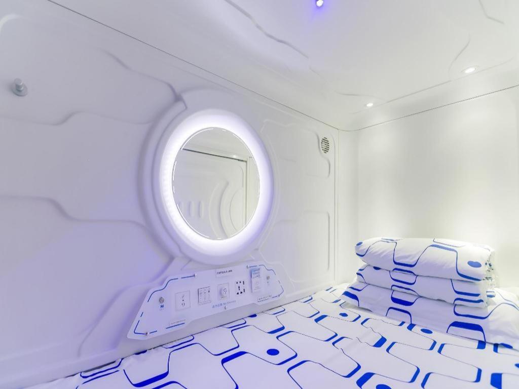 Spot On 89726 Capsule Inn Кота-Кінабалу Екстер'єр фото