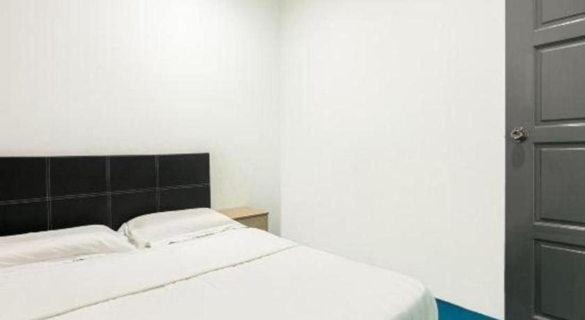 Spot On 89726 Capsule Inn Кота-Кінабалу Екстер'єр фото
